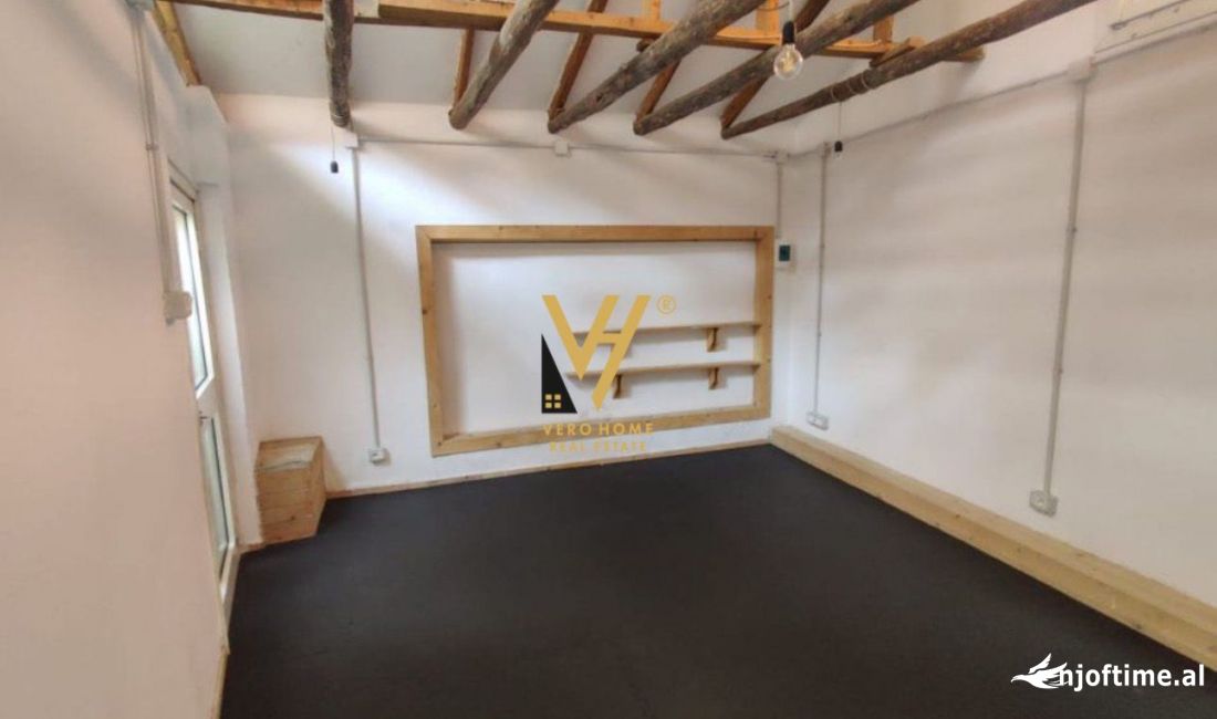 JEPET AMBIENT 16 M2 ME QERA NE QENDER 370 EURO