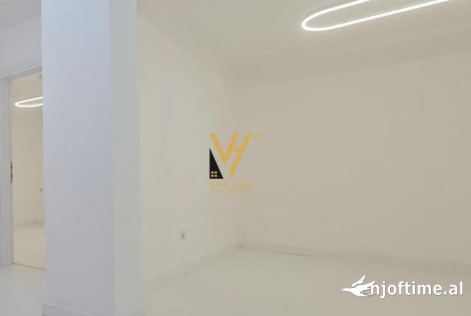 Ambiente Commerciale in Affitto 3+1 a Tirana - 700 Euro
