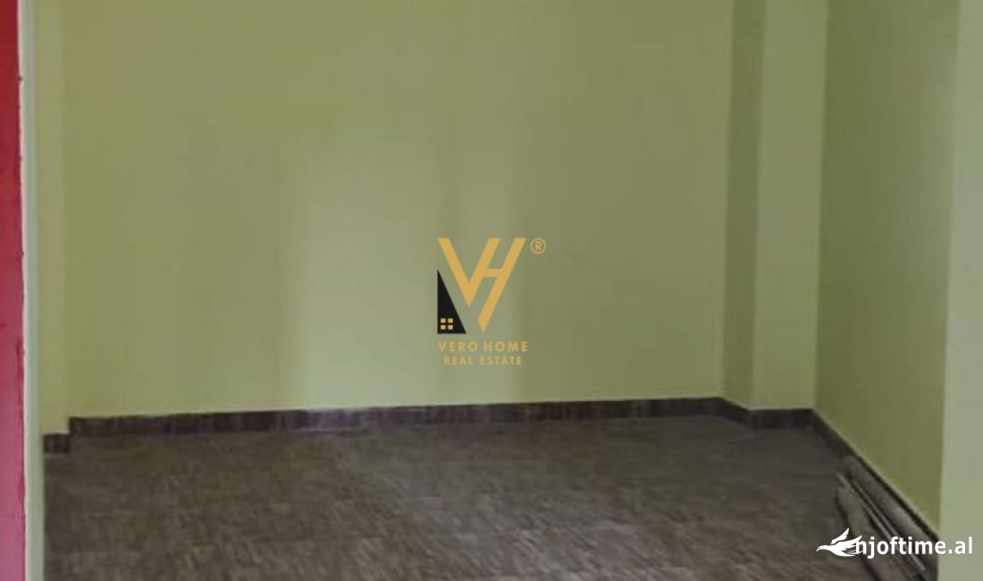 SHITET DYQAN 25 M2 PRANE KRISTAL CENTER 68.000 EURO