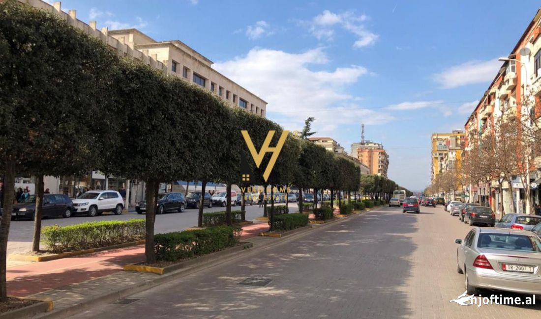 SHITET DYQAN 60 M2 TE BULEVARDI ZOGU I PARE 1.500.000 EURO