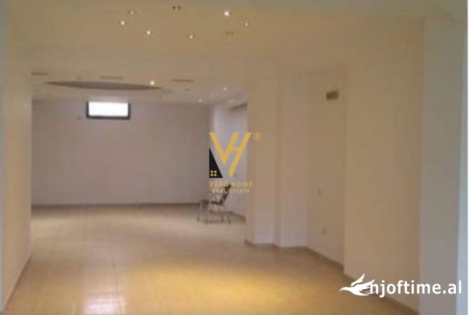 Ambiente Commerciale in Vendita 1+1 a Tirana - 348,000 Euro