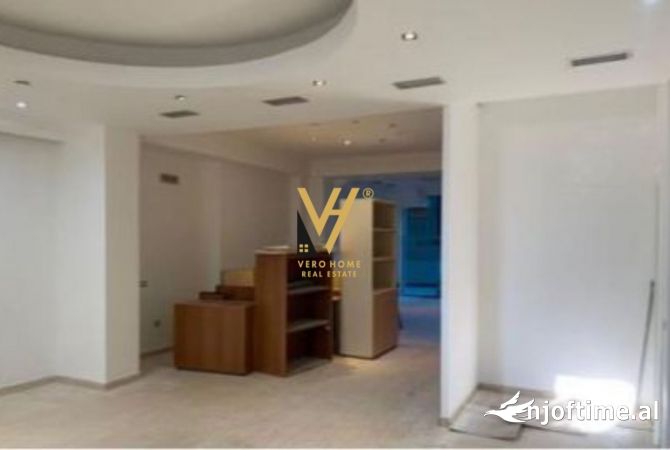 Ambiente Commerciale in Vendita 1+1 a Tirana - 348,000 Euro