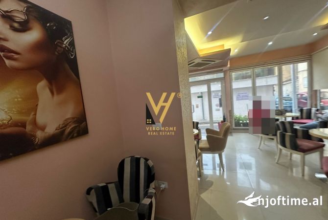 Ambiente Commerciale in Vendita 2+1 a Tirana - 288,400 Euro