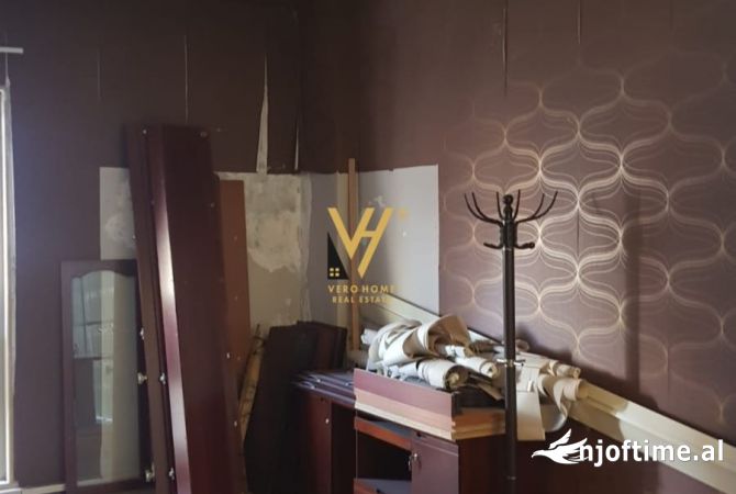 Ambiente Commerciale in Vendita 1+1 a Tirana - 67,000 Euro