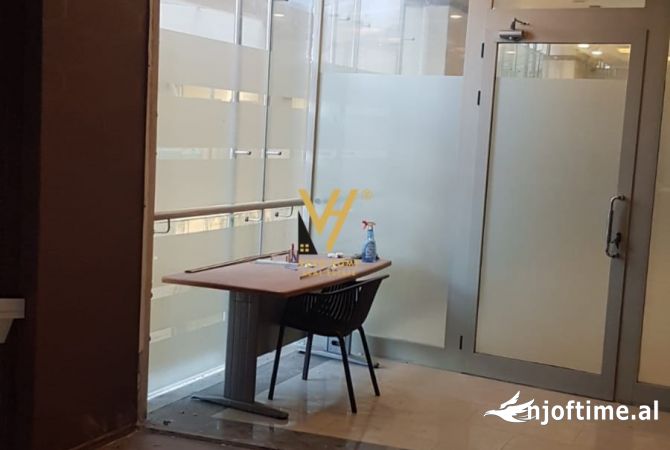 Ambiente Commerciale in Vendita 1+1 a Tirana - 67,000 Euro