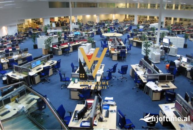 Ambiente Commerciale in Affitto 3+1 a Tirana - 20,000 Euro