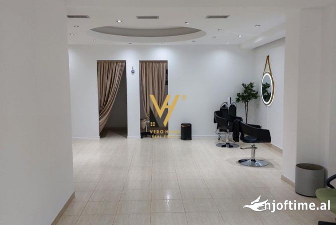 Ambiente Commerciale in Vendita 1+1 a Tirana - 348,000 Euro