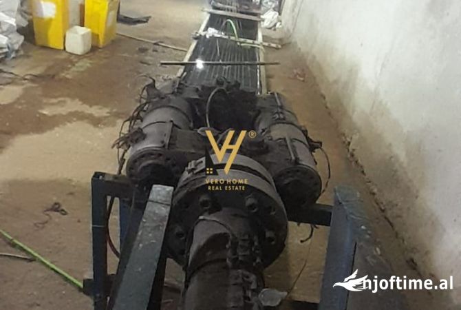 Ambiente Commerciale in Vendita 6+1 a Tirana - 70,000 Euro