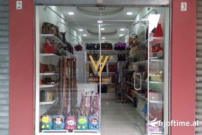 Ambiente Commerciale in Vendita 1+1 a Tirana - 320,000 Euro