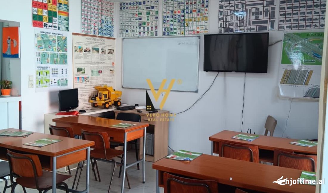 SHITET DYQAN 50 M2 TE RRUGA XHANFIZE KEKO 120.000 EURO