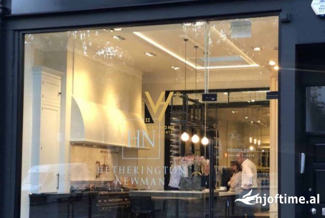 Ambiente Commerciale in Vendita 1+1 a Tirana - 320,000 Euro