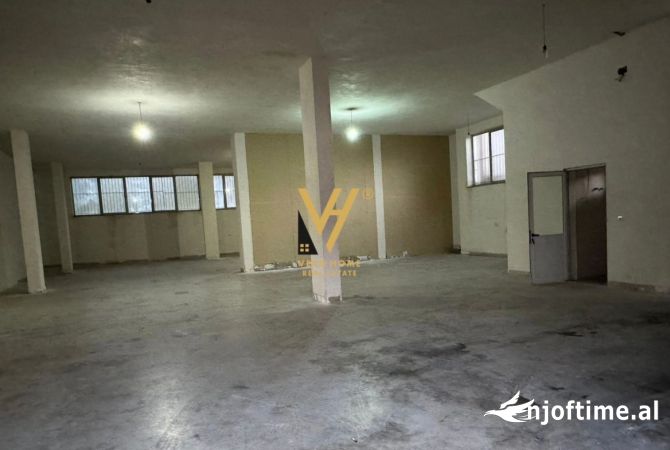 Ambiente Commerciale in Vendita 4+1 a Tirana - 380,000 Euro