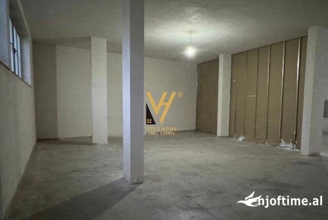 Ambiente Commerciale in Vendita 4+1 a Tirana - 380,000 Euro