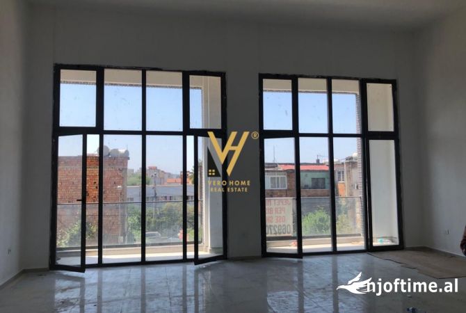 Ambiente Commerciale in Vendita 1+1 a Tirana - 250,000 Euro