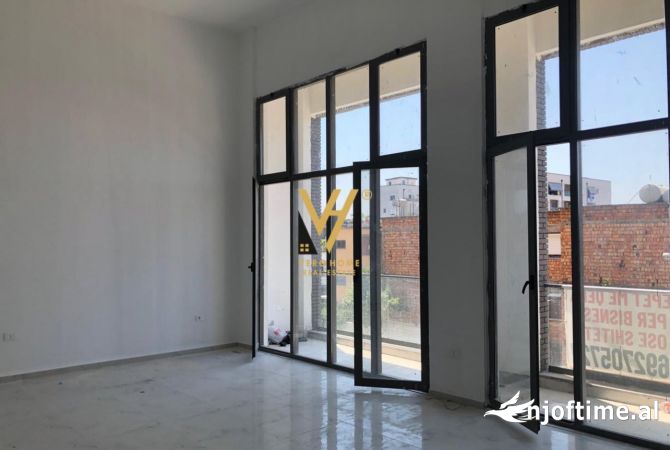 Ambiente Commerciale in Vendita 1+1 a Tirana - 250,000 Euro