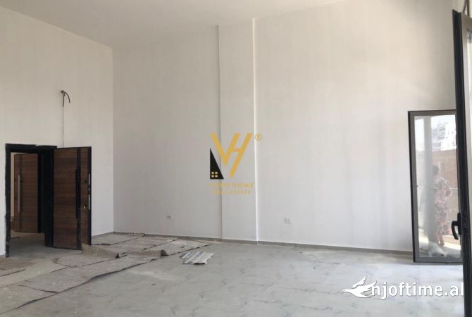 Ambiente Commerciale in Vendita 1+1 a Tirana - 250,000 Euro