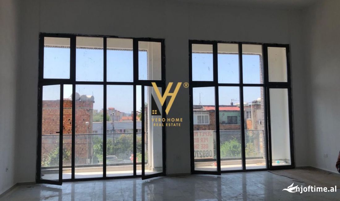 SHITET AMBIENT KOMERCIAL 88 M2 NE XHAMLLIK 250.000 EURO