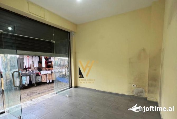 Ambiente Commerciale in Vendita 1+1 a Tirana - 106,000 Euro