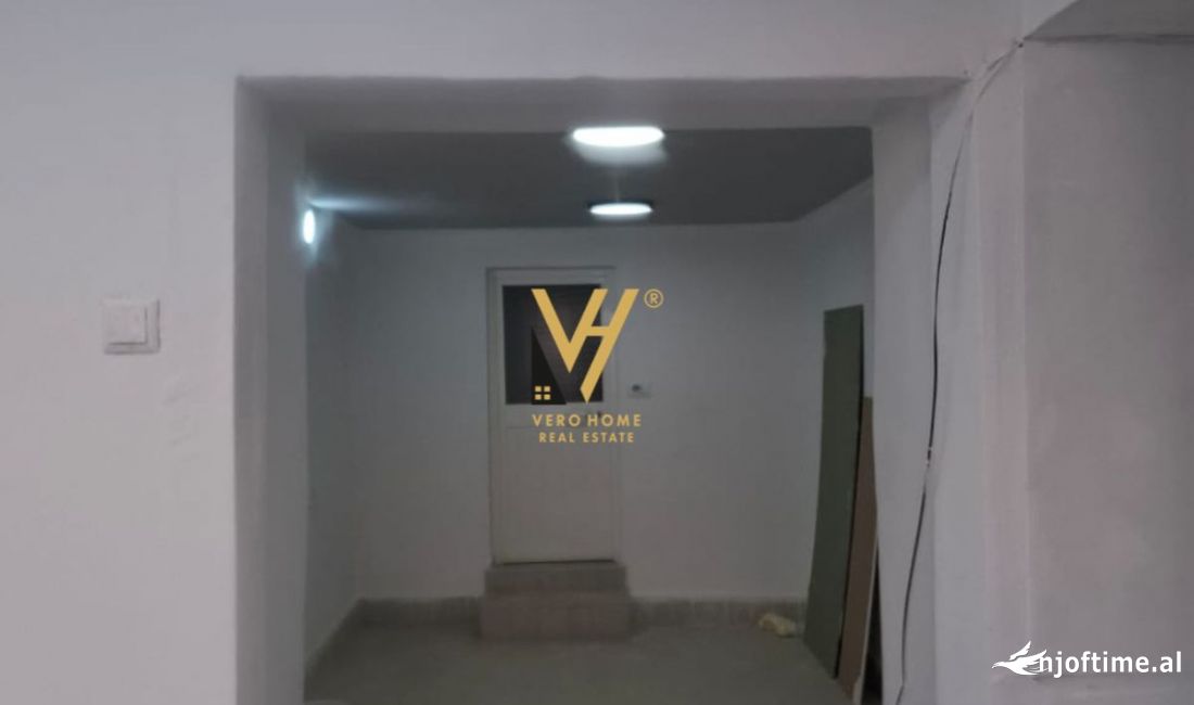 SHITET DYQAN 17 M2 PRANE HARRY FULTZ,STACIONI I TRENIT 85.000 EURO