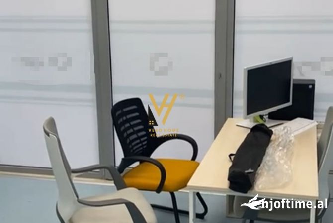 Ambiente Commerciale in Vendita 1+1 a Tirana - 550,000 Euro