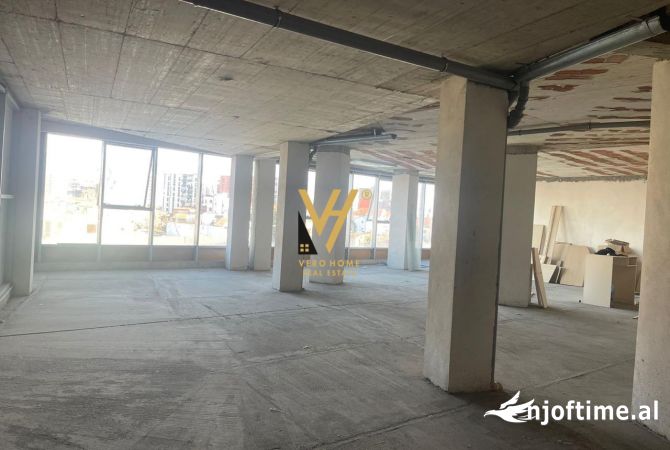 Ambiente Commerciale in Vendita 1+1 a Tirana - 650,000 Euro