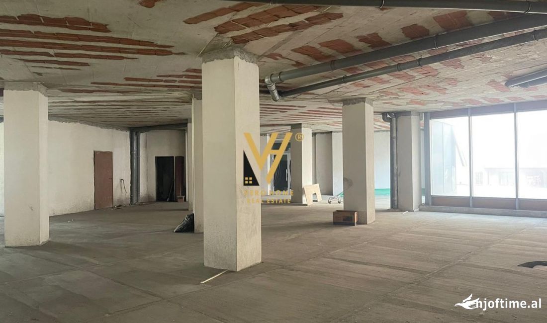 SHITET AMBJENT KOMERCIAL 500 M2 TE UNAZA E RE 600.000 EURO