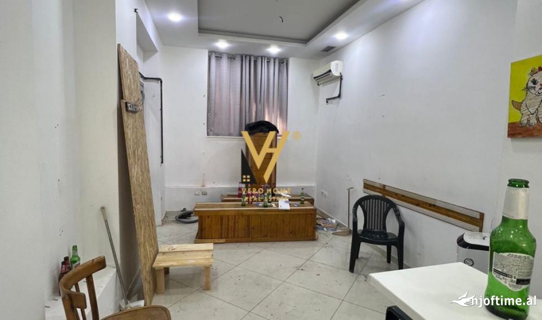 SHITET BIZNESI 42 M2 TE RRUGA MUHAMET GJOLLESHA 3300 EURO