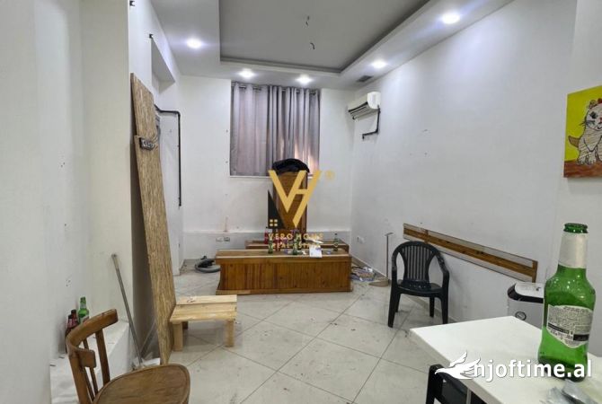 Ambiente Commerciale in Vendita 1+1 a Tirana - 3,300 Euro