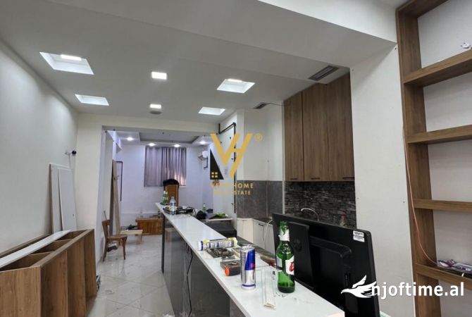 Ambiente Commerciale in Vendita 1+1 a Tirana - 3,300 Euro