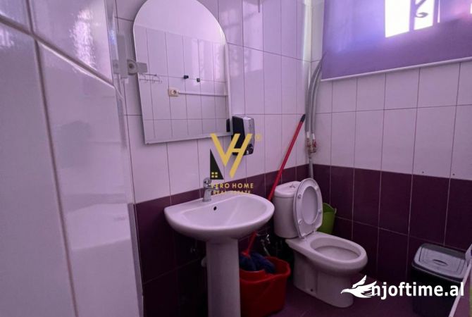 Ambiente Commerciale in Vendita 1+1 a Tirana - 3,300 Euro