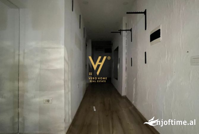 Ambiente Commerciale in Affitto 1+1 a Tirana - 850 Euro