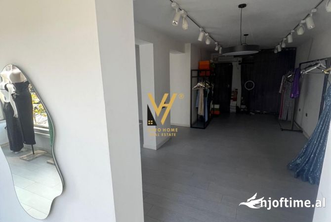 Ambiente Commerciale in Affitto 1+1 a Tirana - 7,000 Euro
