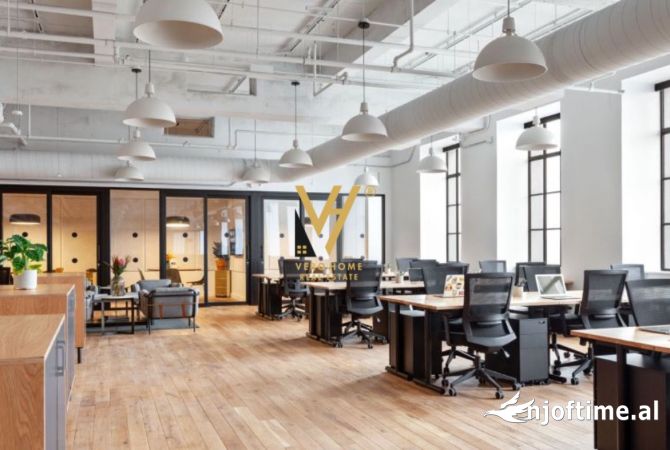 Ambiente Commerciale in Affitto 3+1 a Tirana - 4,500 Euro