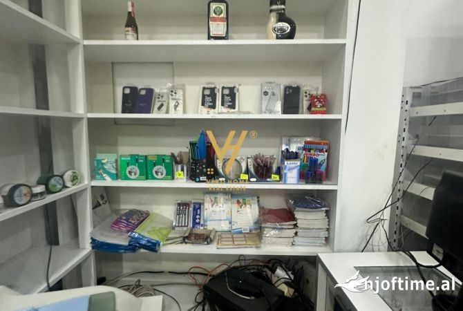 Ambiente Commerciale in Vendita 1+1 a Tirana - 10,000 Euro
