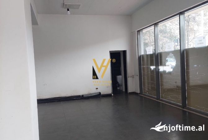 Ambiente Commerciale in Vendita 1+1 a Tirana - 260,000 Euro