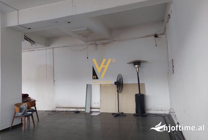 Ambiente Commerciale in Vendita 1+1 a Tirana - 260,000 Euro