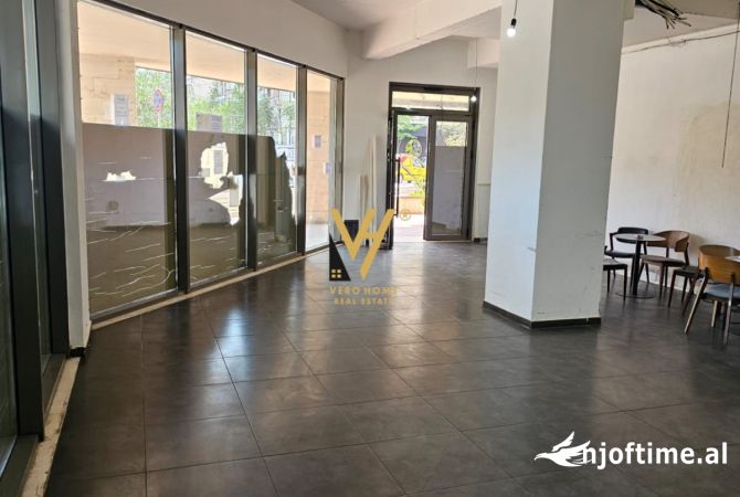 Ambiente Commerciale in Vendita 1+1 a Tirana - 260,000 Euro