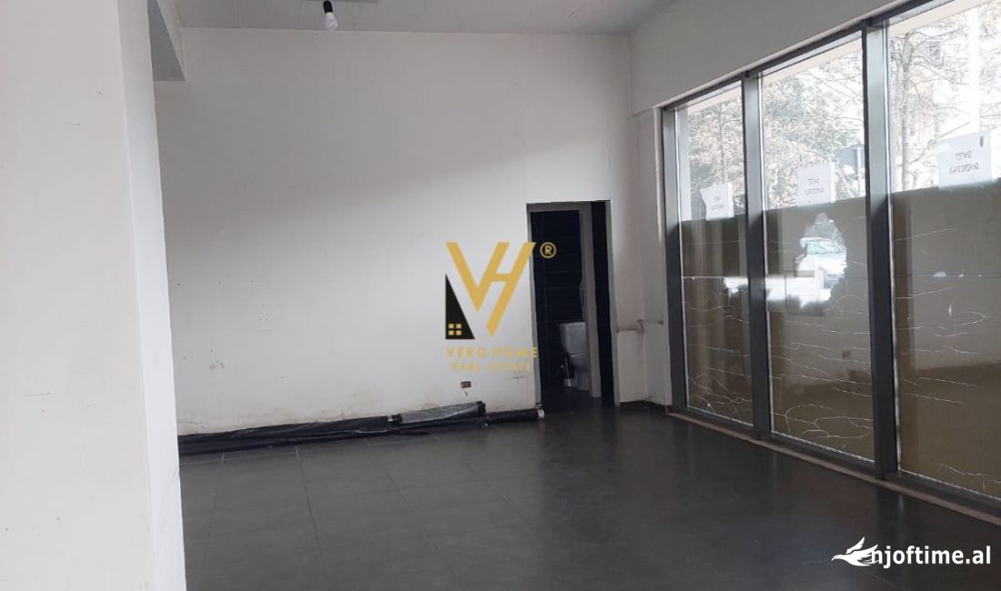 SHITET DYQAN 82 M2 TE RRUGA E DIBRES 260.000 EURO