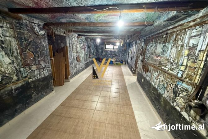 Ambiente Commerciale in Affitto 1+1 a Tirana - 600 Euro