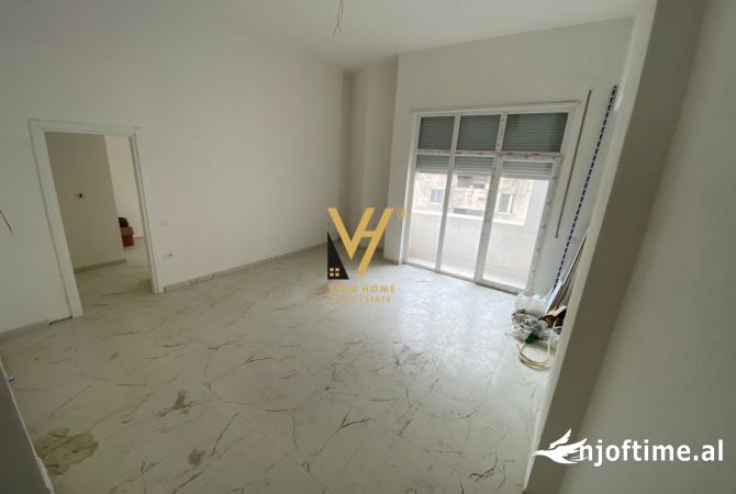 Ambiente Commerciale in Affitto 3+1 a Tirana - 600 Euro