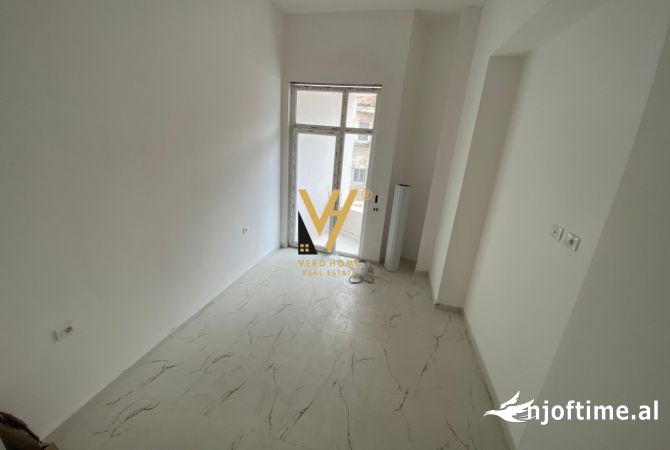 Ambiente Commerciale in Affitto 3+1 a Tirana - 600 Euro