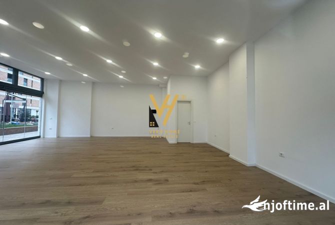 Ambiente Commerciale in Affitto 1+1 a Tirana - 1,200 Euro