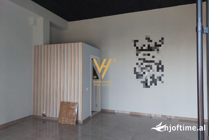 Ambiente Commerciale in Affitto 3+1 a Tirana - 35,000 Leke