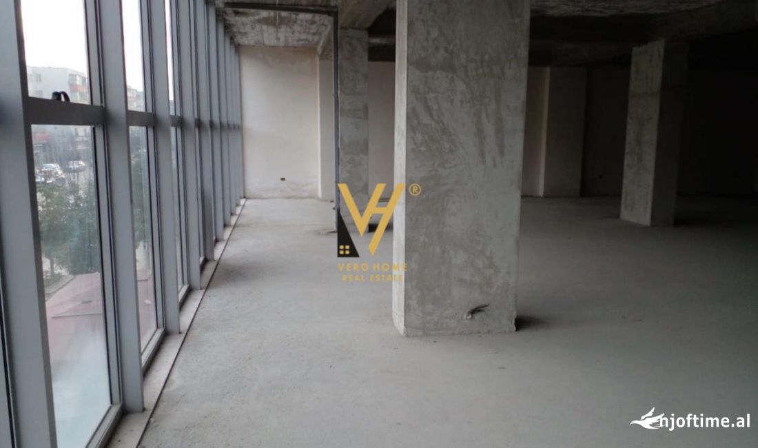 SHITET DYQAN 410 M2 NE FIER 600.000 EURO