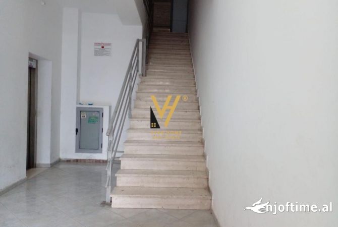 Ambiente Commerciale in Vendita 1+1 a Fier - 600,000 Euro