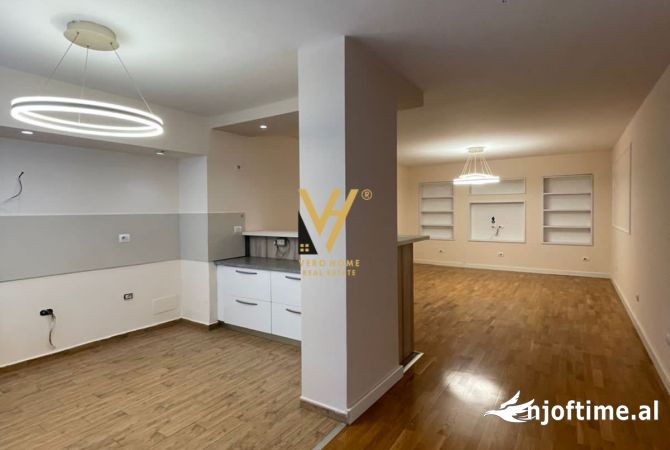 Ambiente Commerciale in Affitto 3+1 a Tirana - 950 Euro