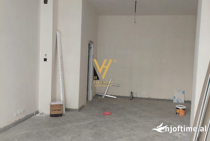 Ambiente Commerciale in Affitto 1+1 a Tirana - 2,800 Euro