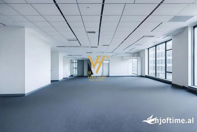 Ambiente Commerciale in Affitto 3+1 a Tirana - 1,700 Euro