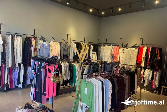 Ambiente Commerciale in Vendita 3+1 a Tirana - 12,000 Euro