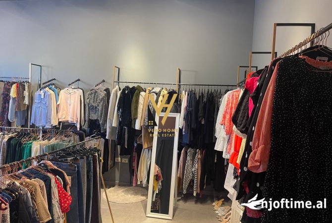 Ambiente Commerciale in Vendita 3+1 a Tirana - 12,000 Euro